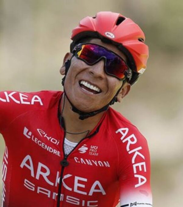 Nairo Quintana sonriendo con uniforme Arkea