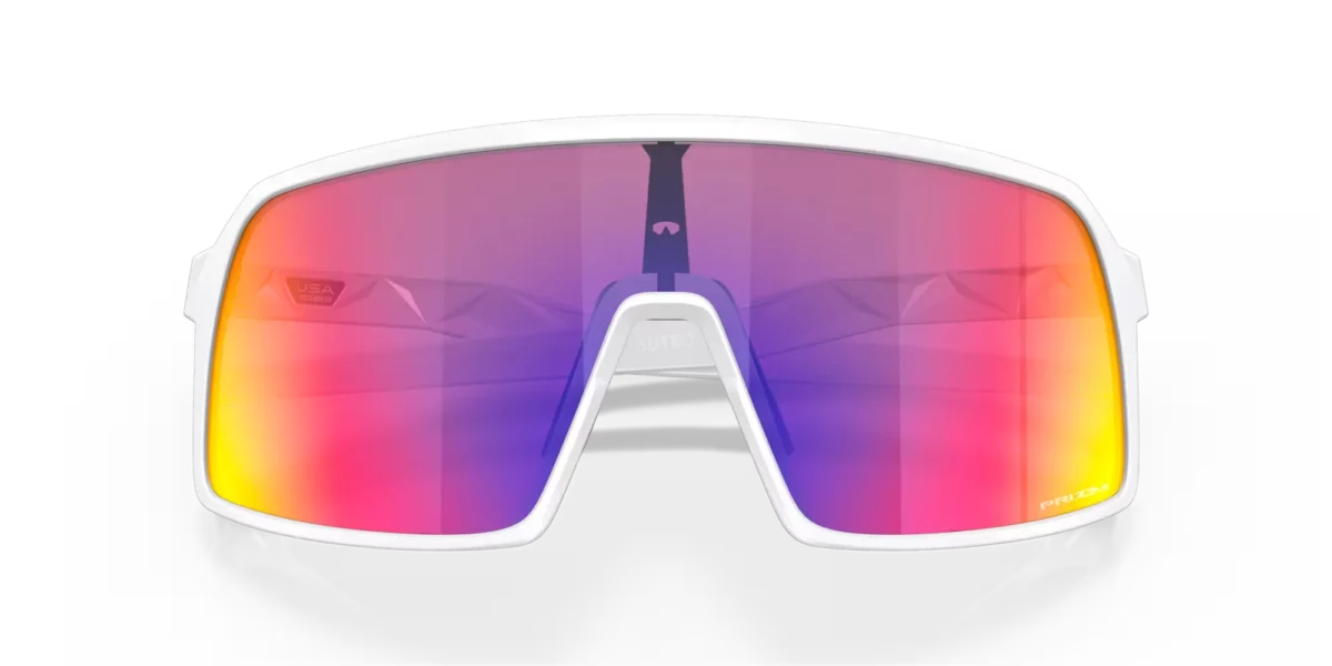 Gafas de sol Oakley Sutro S con lente color road vistas de frente cerradas