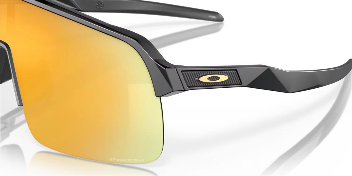 Gafas de sol Oakley Sutro Lite con lente color 24K detalle lateral