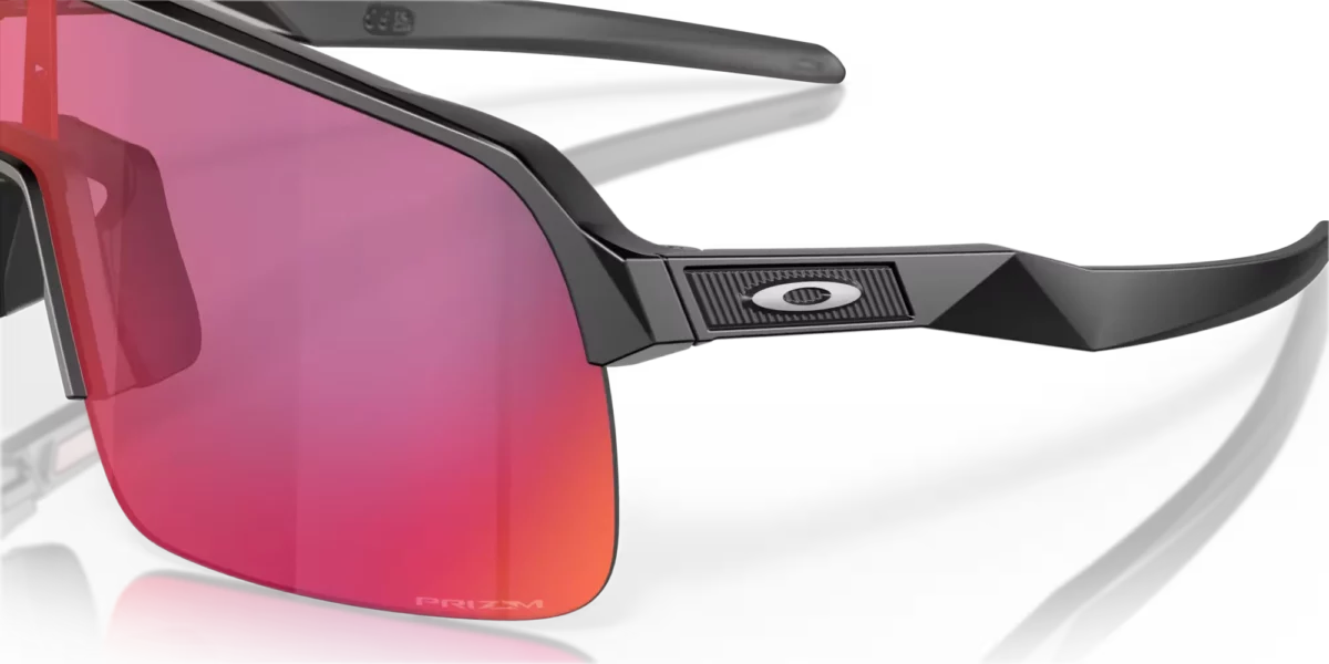 Gafas de sol Oakley Sutro Lite con lente color road detalle lateral