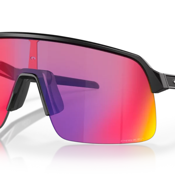 Gafas para sol Oakley Sutro Lite con lente color road y montura color negro