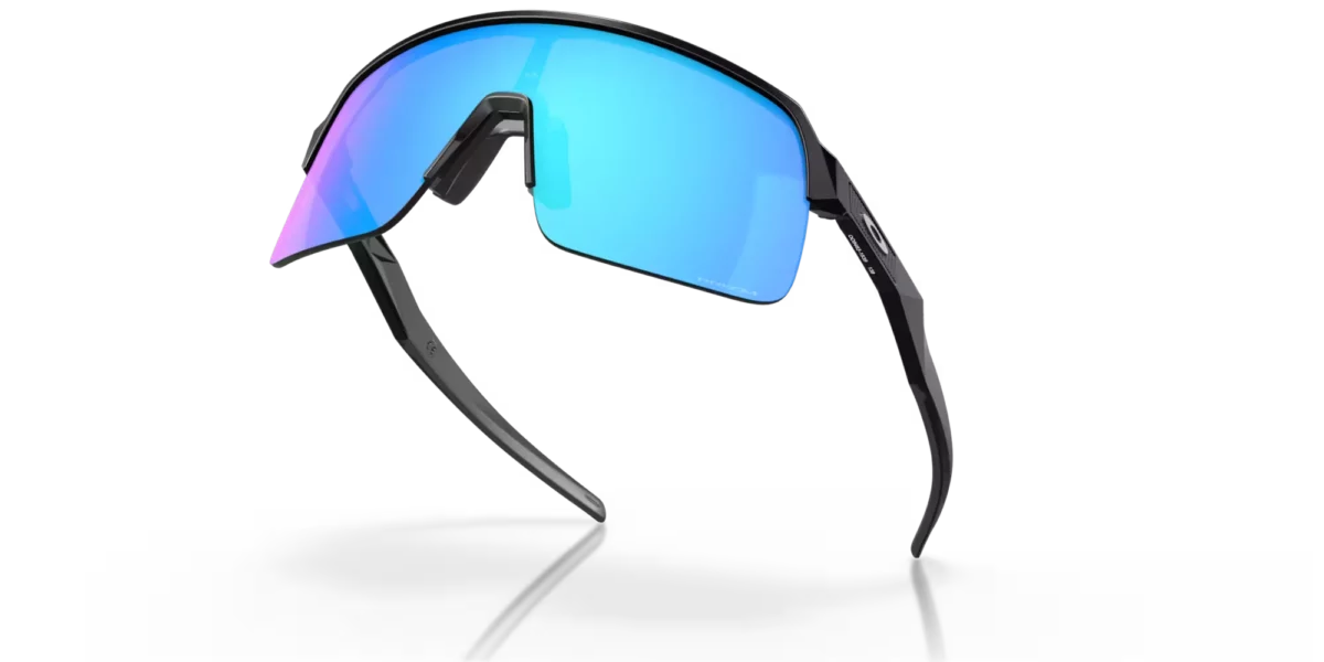 Gafas de sol Oakley Sutro Lite con lente color sapphire vista inferior