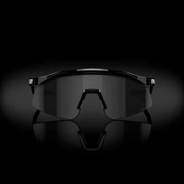 Gafas de sol Oakley Hydra con lente color negro vista frontal
