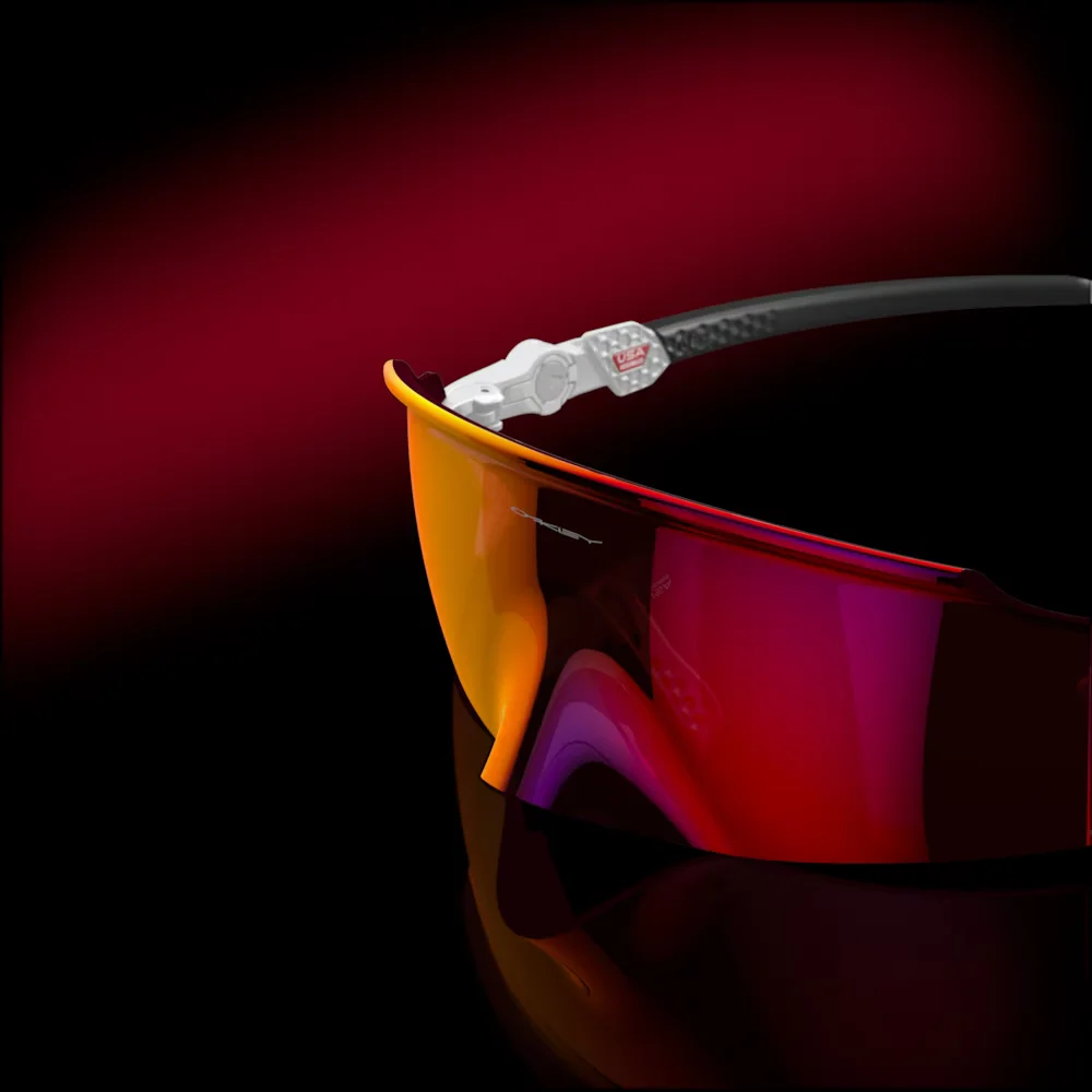Gafas para sol Oakley Kato con lente color prizm road y montura color blanco