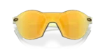 Gafas de sol Oakley ZubZero con lente color 24k vistas de frente cerradas
