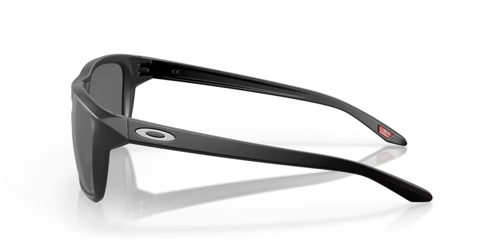 Gafas de sol Oakley Sylas con lente color prizm black vista lateral