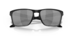 Gafas de sol Oakley Sylas con lente color prizm black vistas de frente cerradas