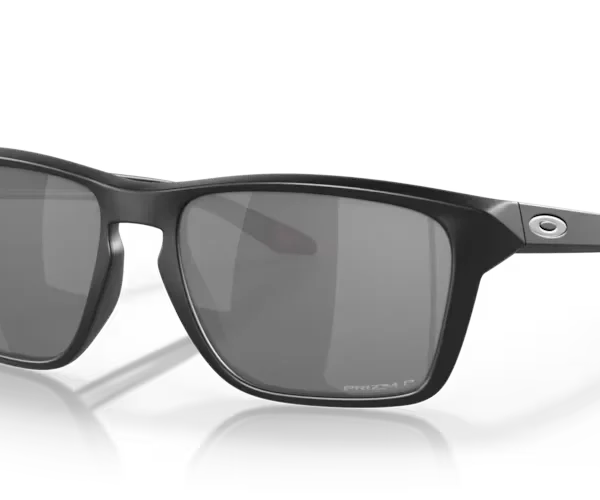 Gafas para sol Oakley Sylas con lente color negro y montura negra