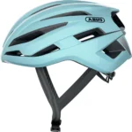 Vista lateral de casco de ciclismo azul pastel Abus StormChaser
