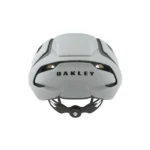 Vista posterior de casco de ciclismo gris Oakley Aro5