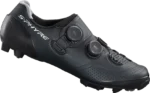 Zapatilla de montaña Shimano XC902 color negro vista lateral